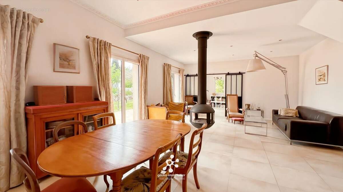 Maison à ROQUEFORT-LES-PINS