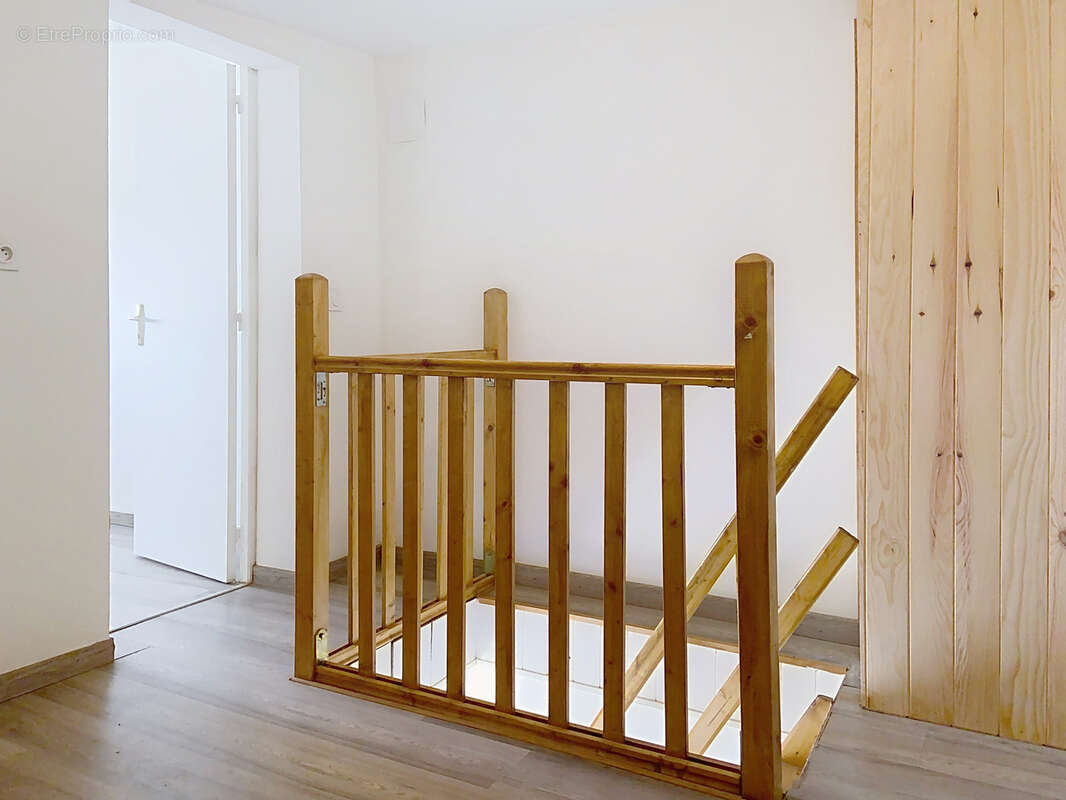 Maison mitoyenne avec garage et jardin, proche de toutes les commodités - photo 10
