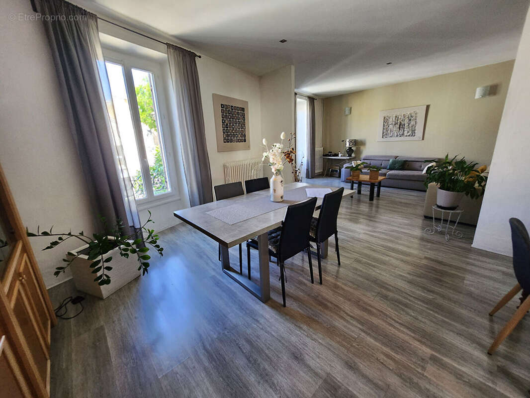 Maison à SAINT-SATURNIN-LES-AVIGNON