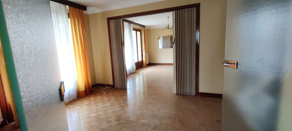 Appartement lumineux à rénover - photo 2