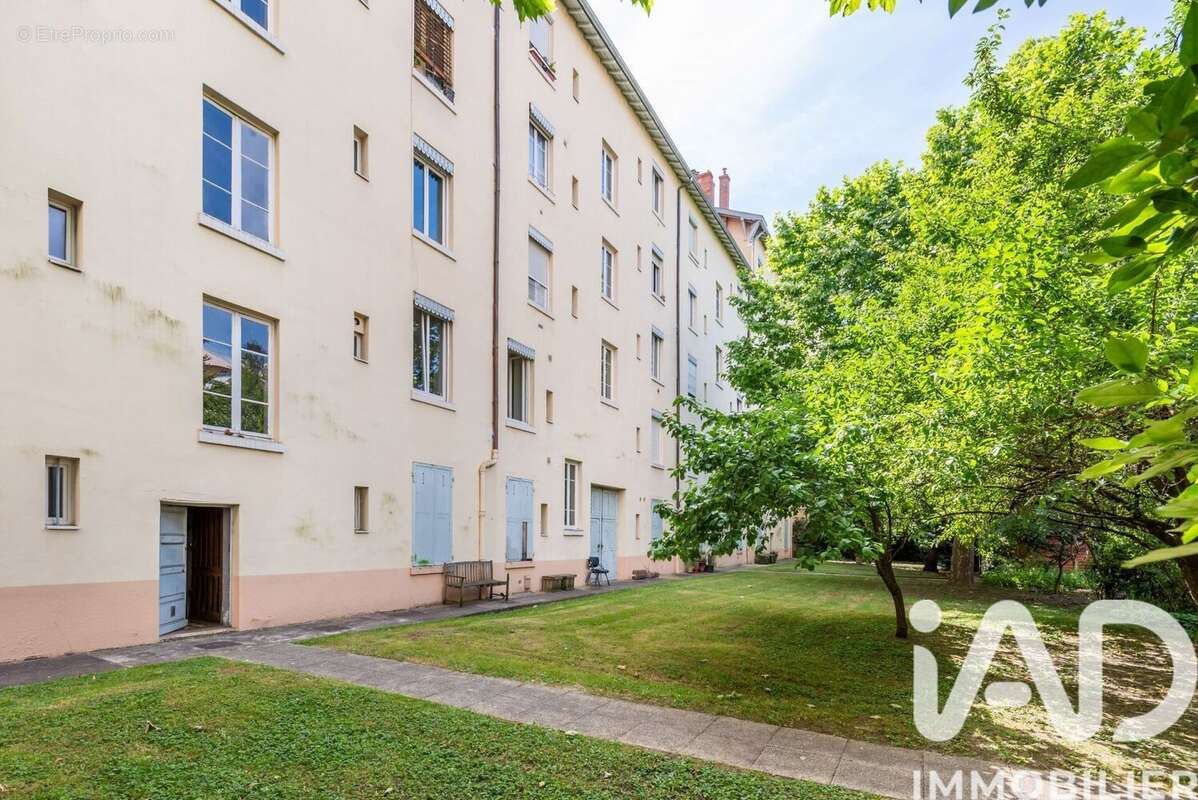 Photo 8 - Appartement à VILLEURBANNE