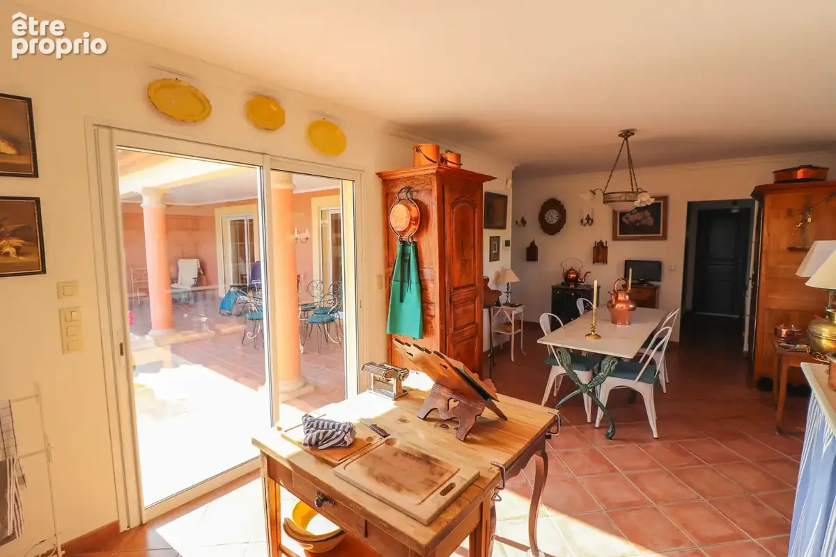 Exclusivite villa traditionnelle tout de plain pied 142m2 avec piscine et vue panoramique - photo 24