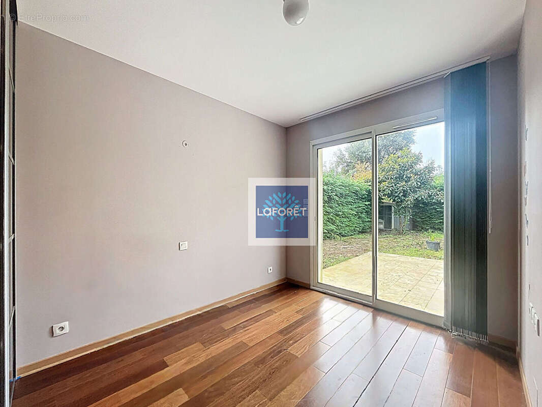 Maison à SAINT-SEURIN-DE-BOURG