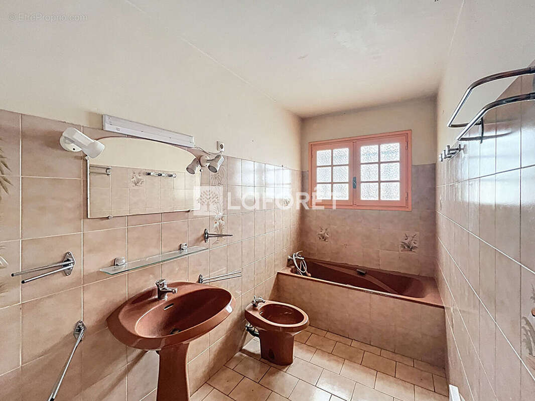 Maison à PEZILLA-LA-RIVIERE