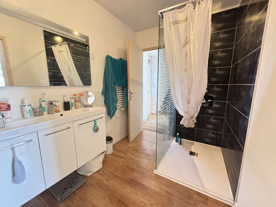 Maison à MAGNAC-SUR-TOUVRE