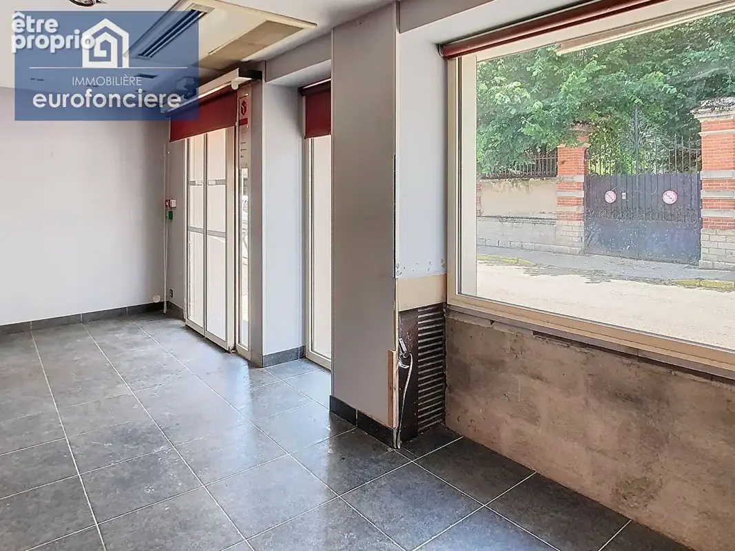 Ensemble immobilier avec local commercial et appartement  ? Fort potentiel - photo 2