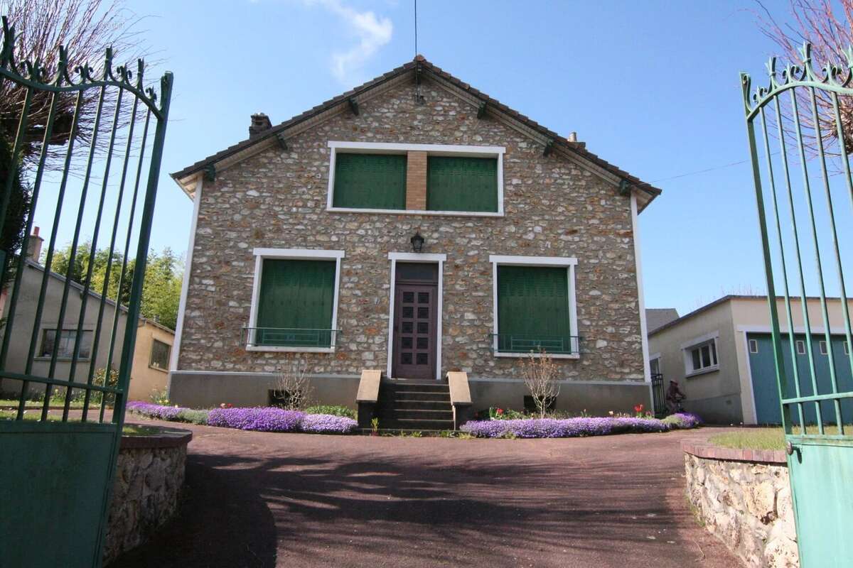 Maison à SAINT-CHERON
