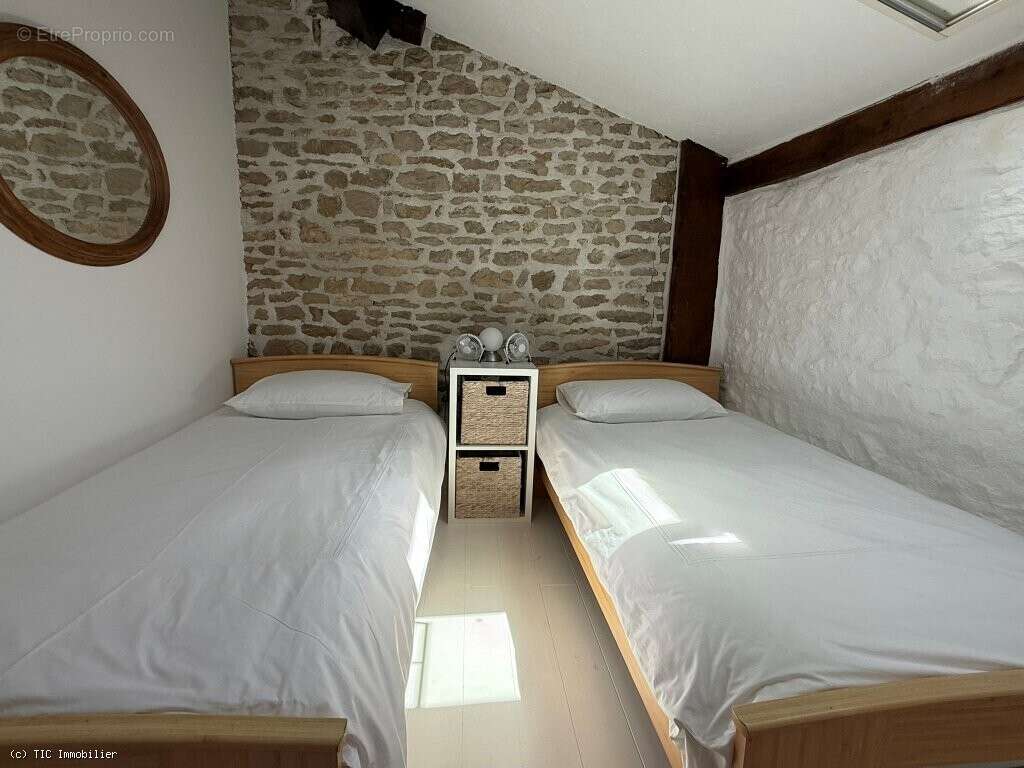 Maison à NANTEUIL-EN-VALLEE