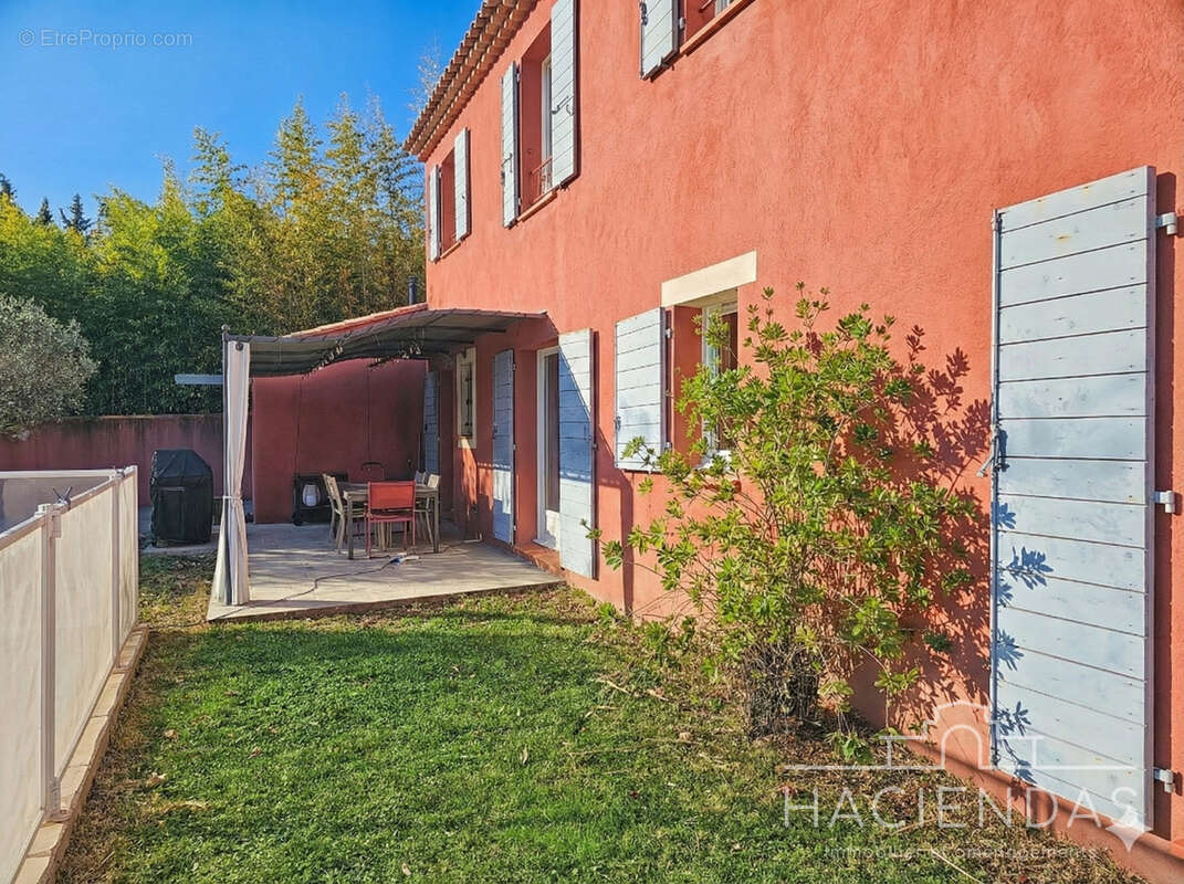 Maison à PELISSANNE