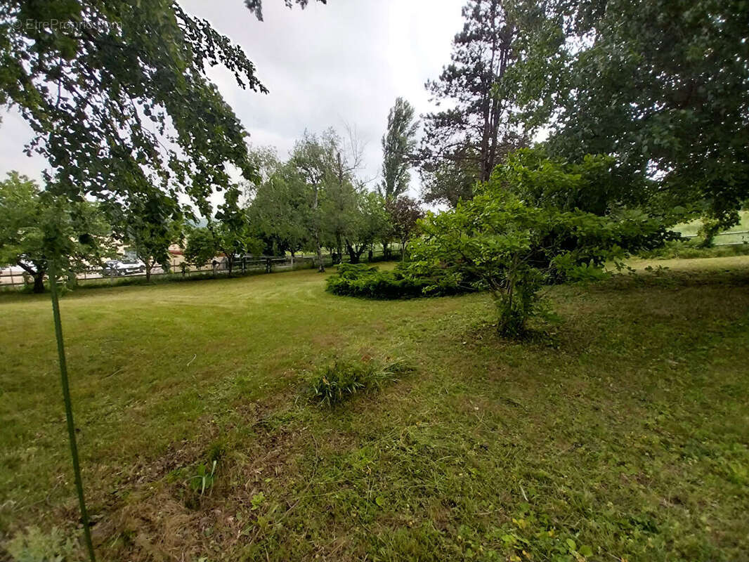 Terrain à PONT-EVEQUE