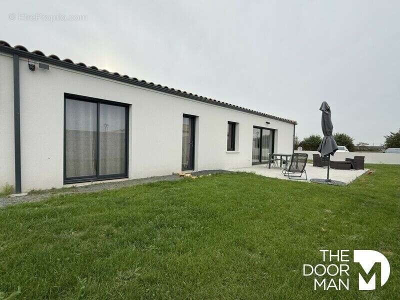 Maison à SAINTE-RADEGONDE-DES-NOYERS