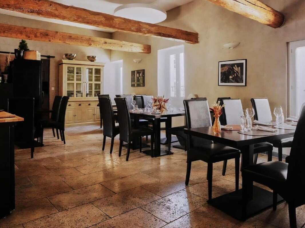 Commerce à SAINT-SATURNIN-LES-AVIGNON