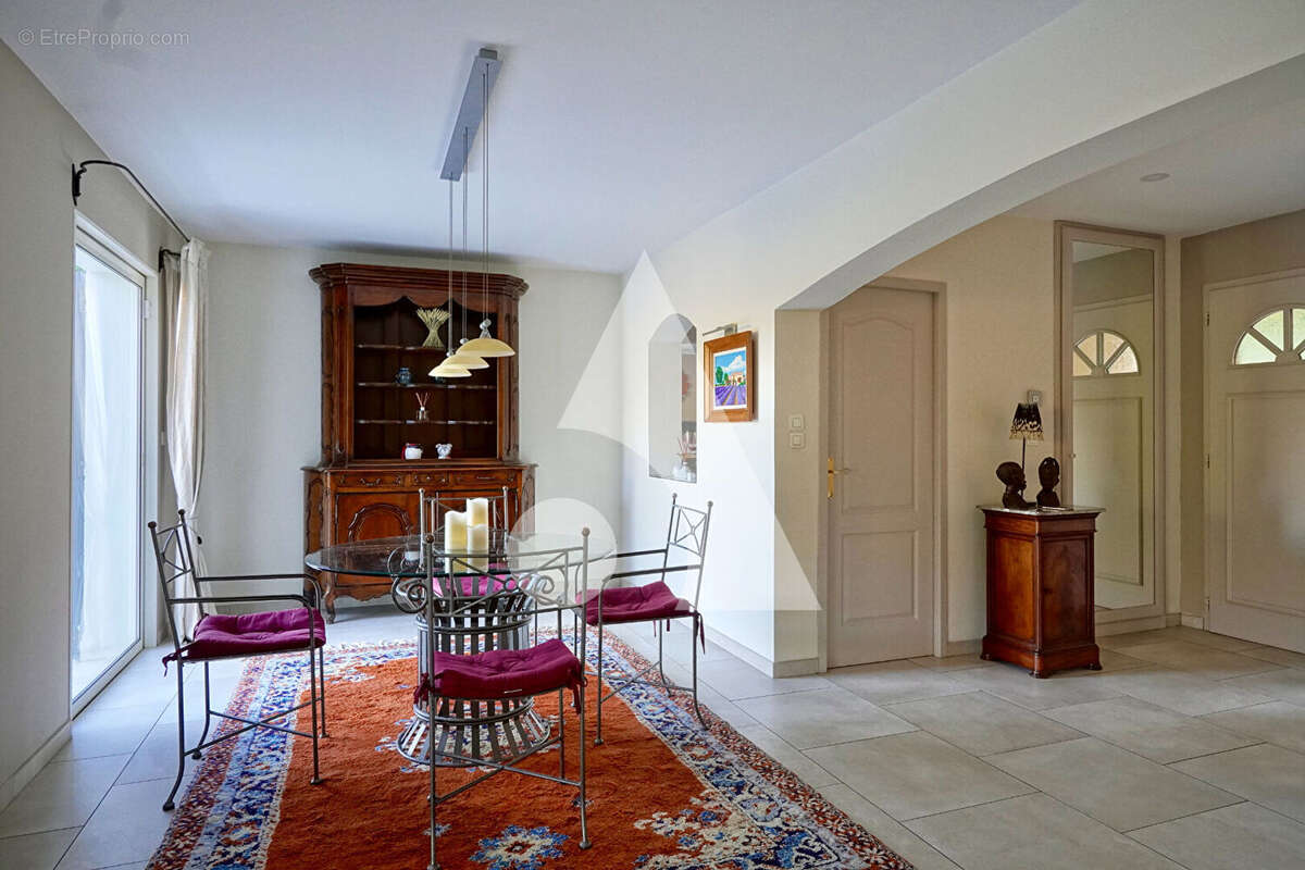 Maison à CHATEAUNEUF-LE-ROUGE