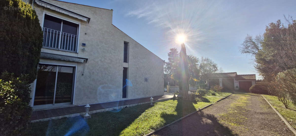 Maison à MORTAGNE-SUR-GIRONDE