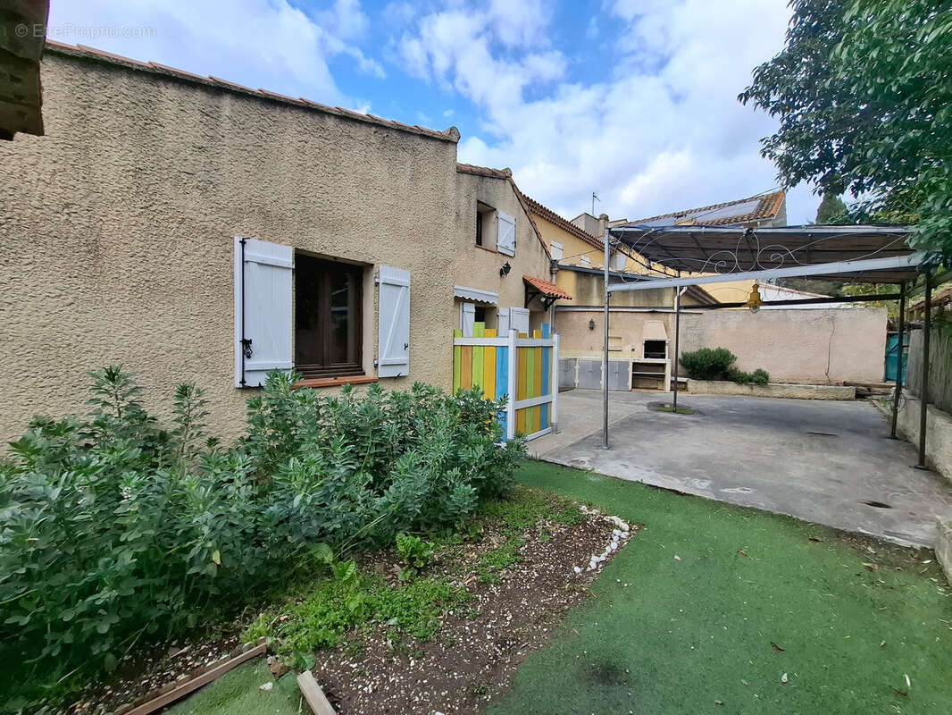 Maison à SAINT-CYR-SUR-MER
