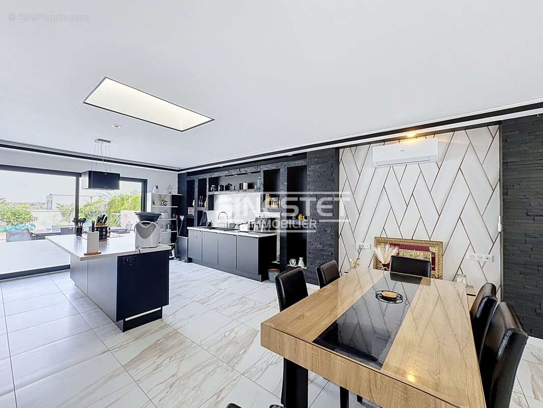CULOISON, Villa 348m2, 4 chambres, un appartement de 54m2 et piscine intérieure. - photo 7