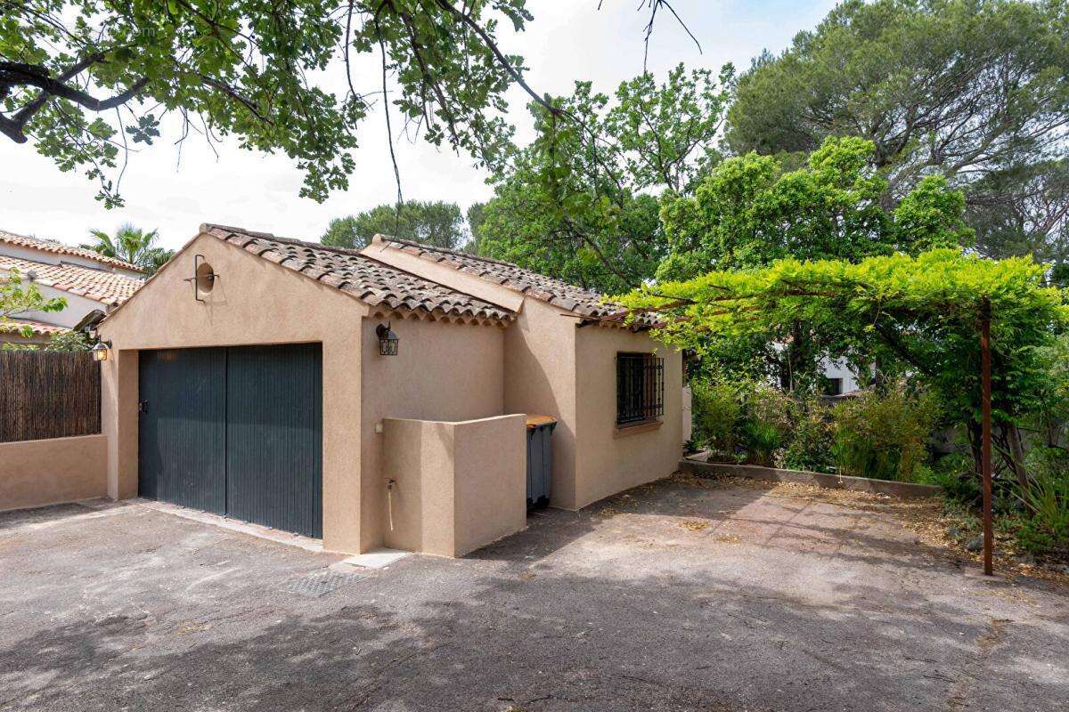FREJUS - Hameau de Valescure - Villa 175 m² , dépendance, 4 chambres - photo 4