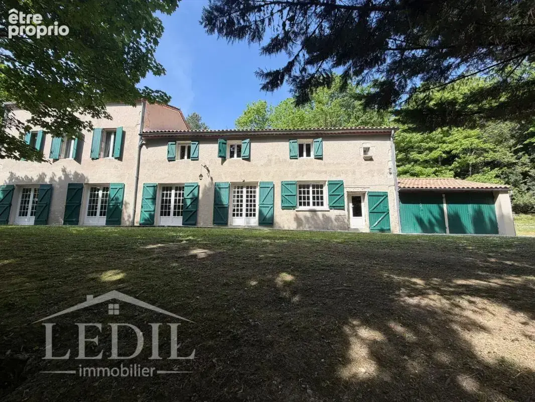 Propriété 10 pièces 324 m² - photo 2
