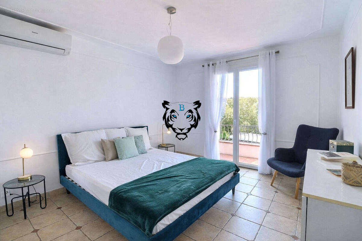 Maison à LES ISSAMBRES