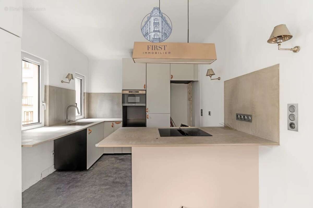 Appartement à PARIS-16E