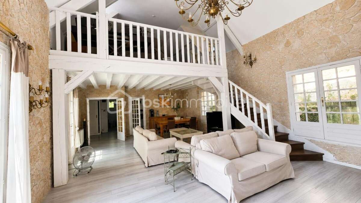 Propriété de caractère avec piscine - photo 6