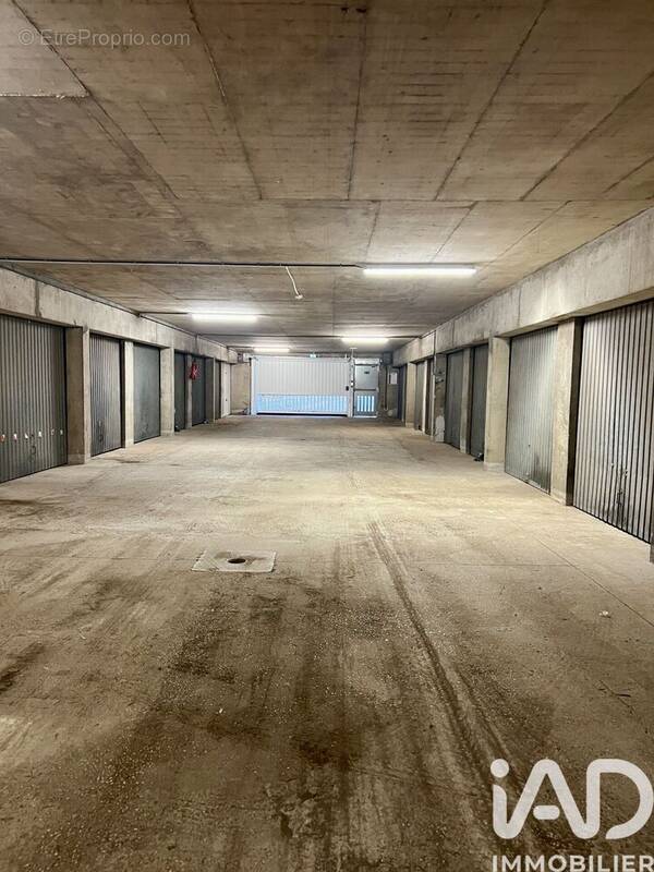 Photo 1 - Parking à LA CIOTAT