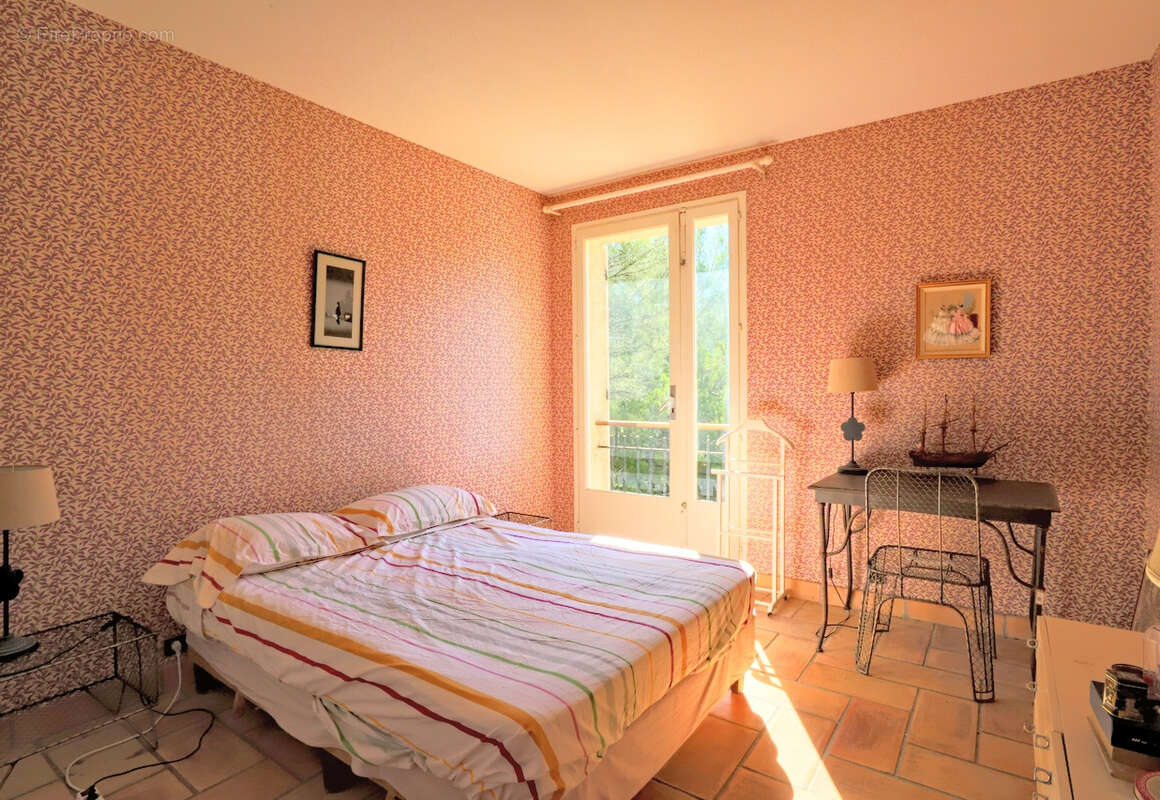 Maison à LE REVEST-LES-EAUX