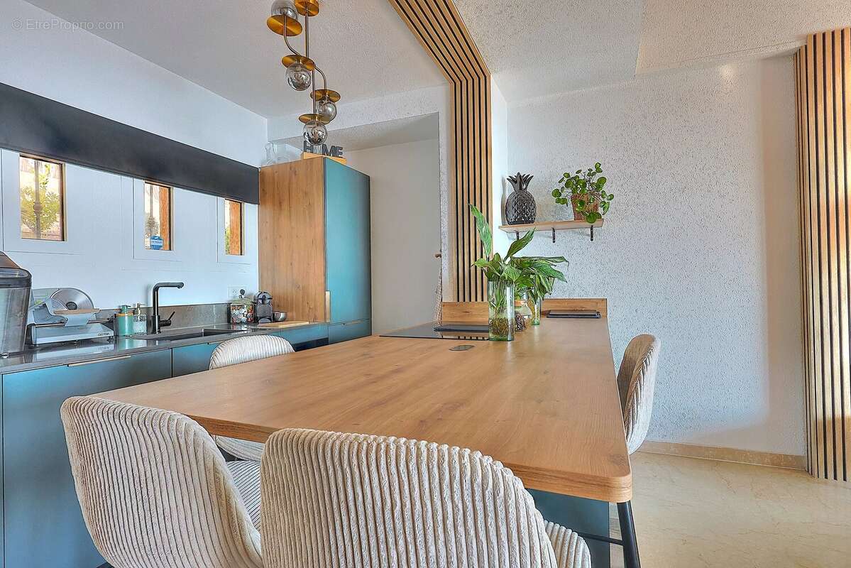 Appartement à VALLAURIS