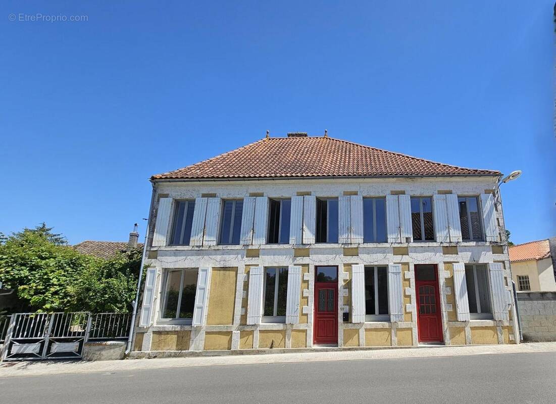Photo 1 - Maison à BARBEZIEUX-SAINT-HILAIRE