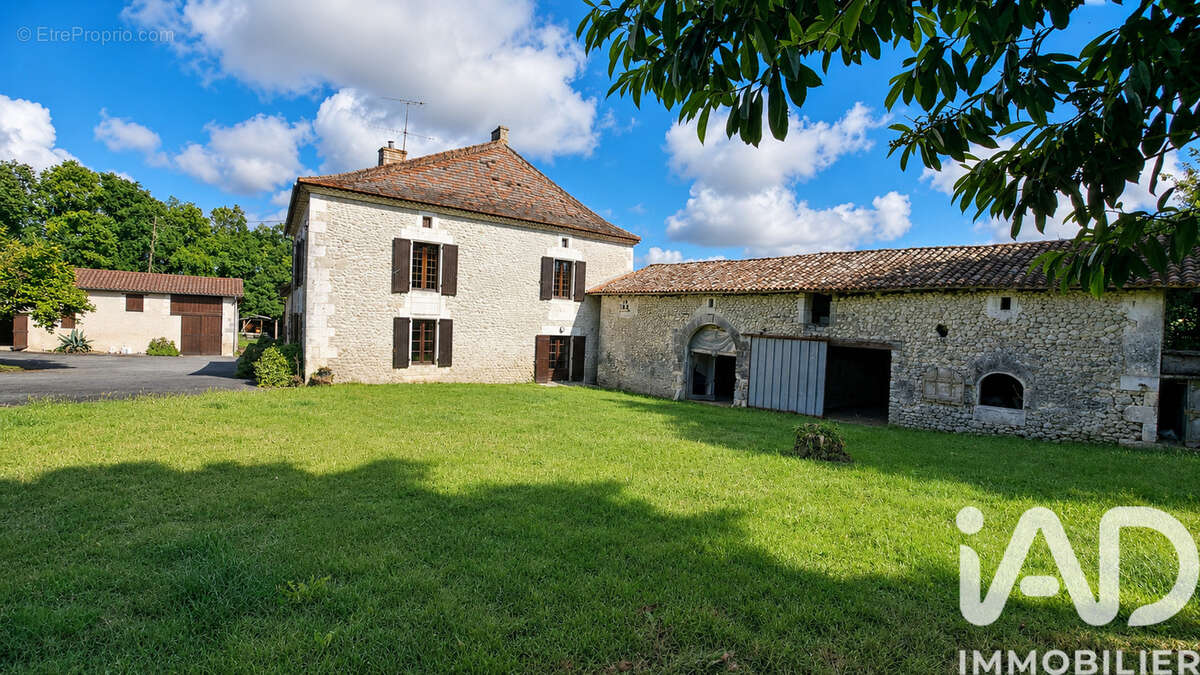 Maison 242 m² à Bouteilles-Saint-Sebastien  - photo 7