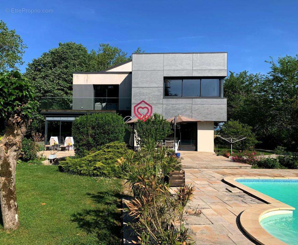 Villa d’architecte rénovée avec soin, piscine, dépendances et superbe parc arboré - photo 10