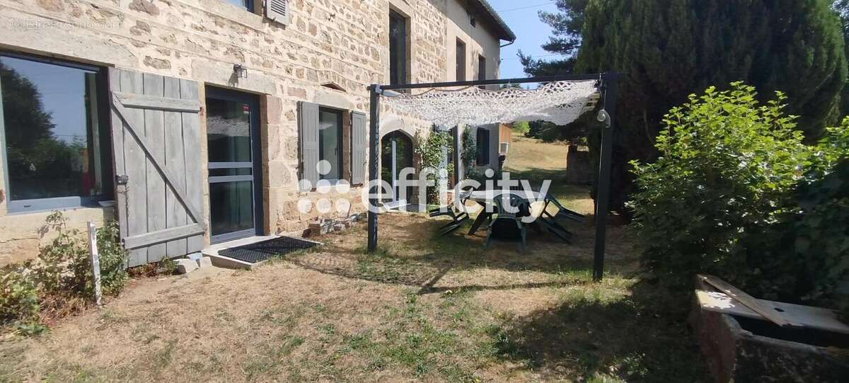 Maison 250 m² à Usson-En-Forez  - photo 3