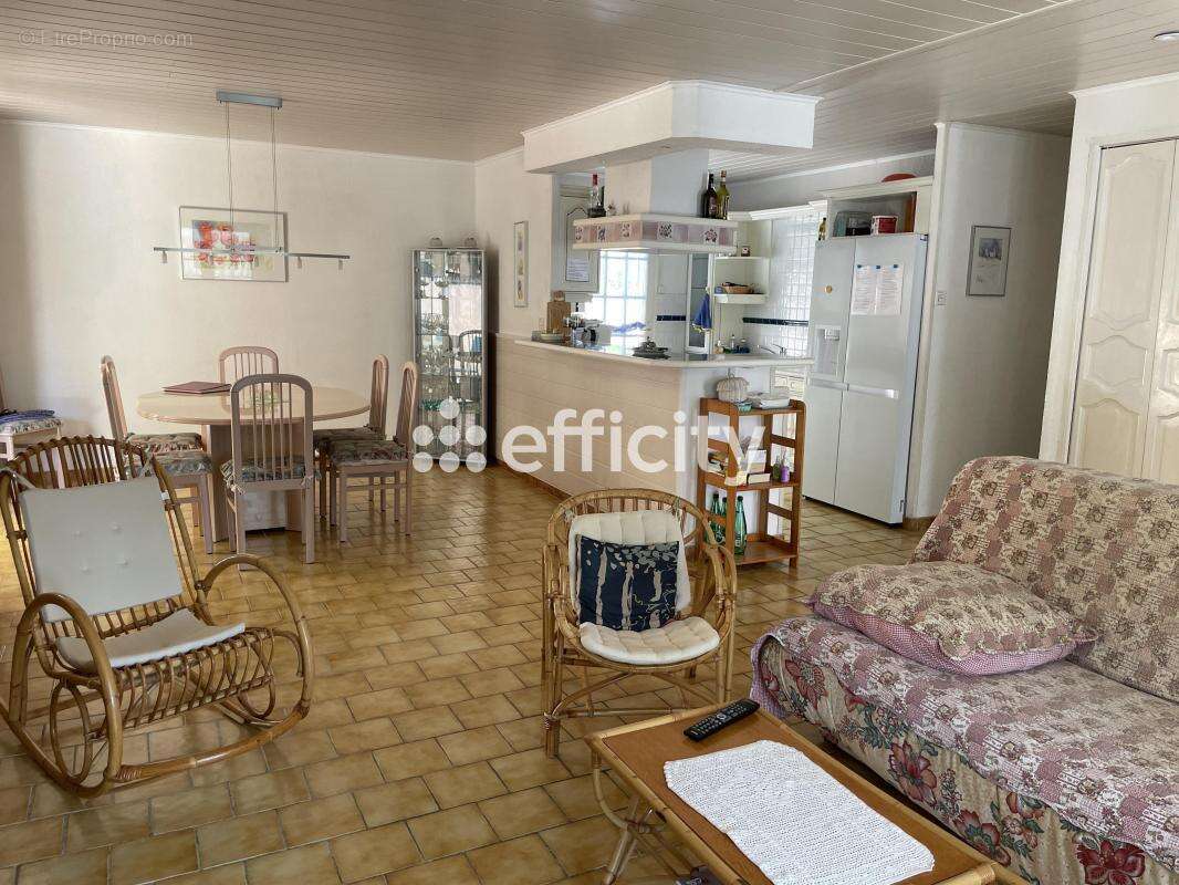 Maison à ROQUEBRUNE-SUR-ARGENS