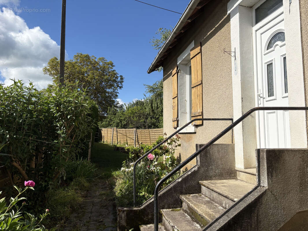 Maison à COUSSAC-BONNEVAL