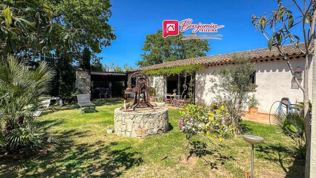 Maison à ROQUEBRUNE-SUR-ARGENS