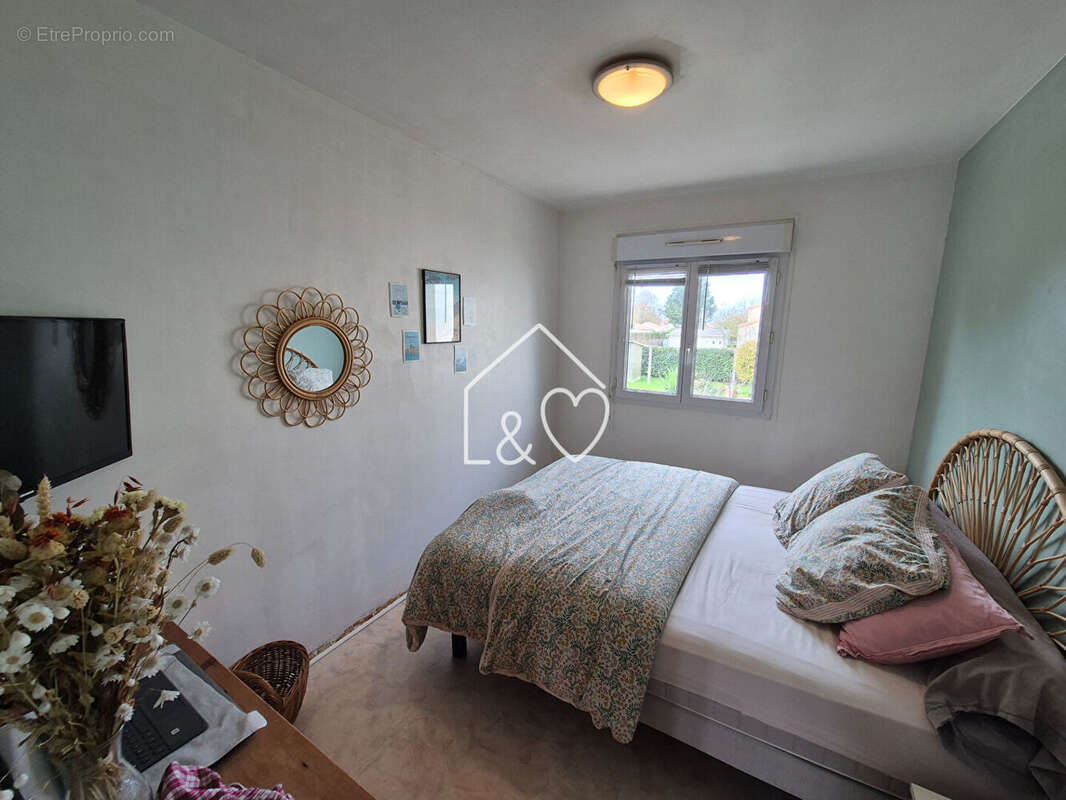 Maison à LA CHAIZE-LE-VICOMTE