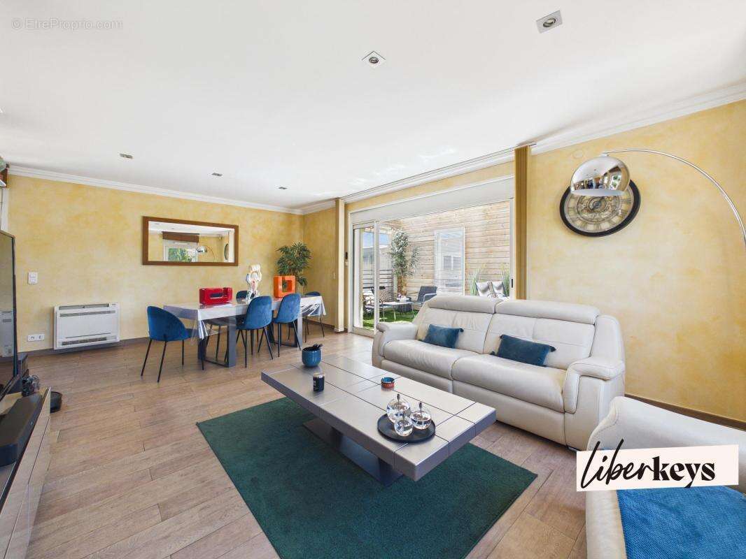  Ensemble immobilier à usage d'activité vendu occupé - photo 2