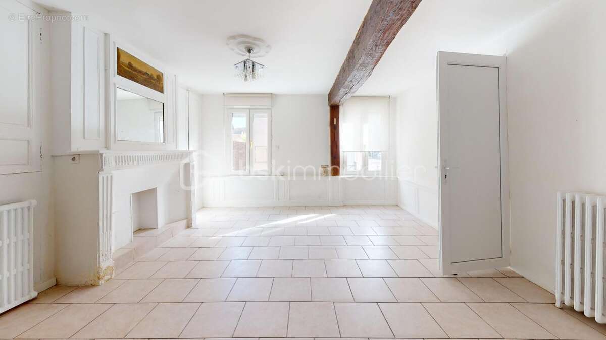 Maison à BELLEGARDE