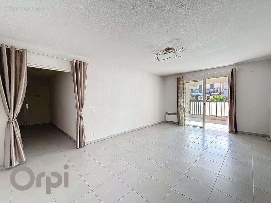Appartement à ROQUEBRUNE-SUR-ARGENS