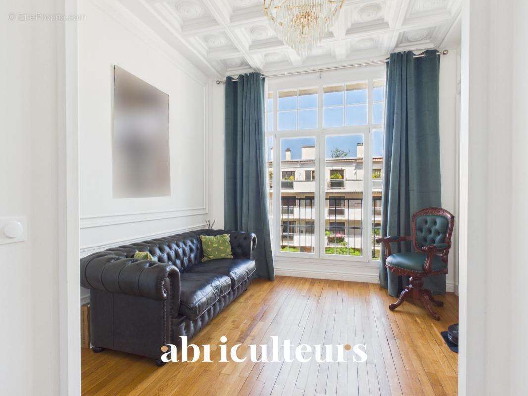 Appartement familial - 189 m² - 7 pièces - Charme de l'ancien en vente à Saint-Mandé (94160) - photo 9