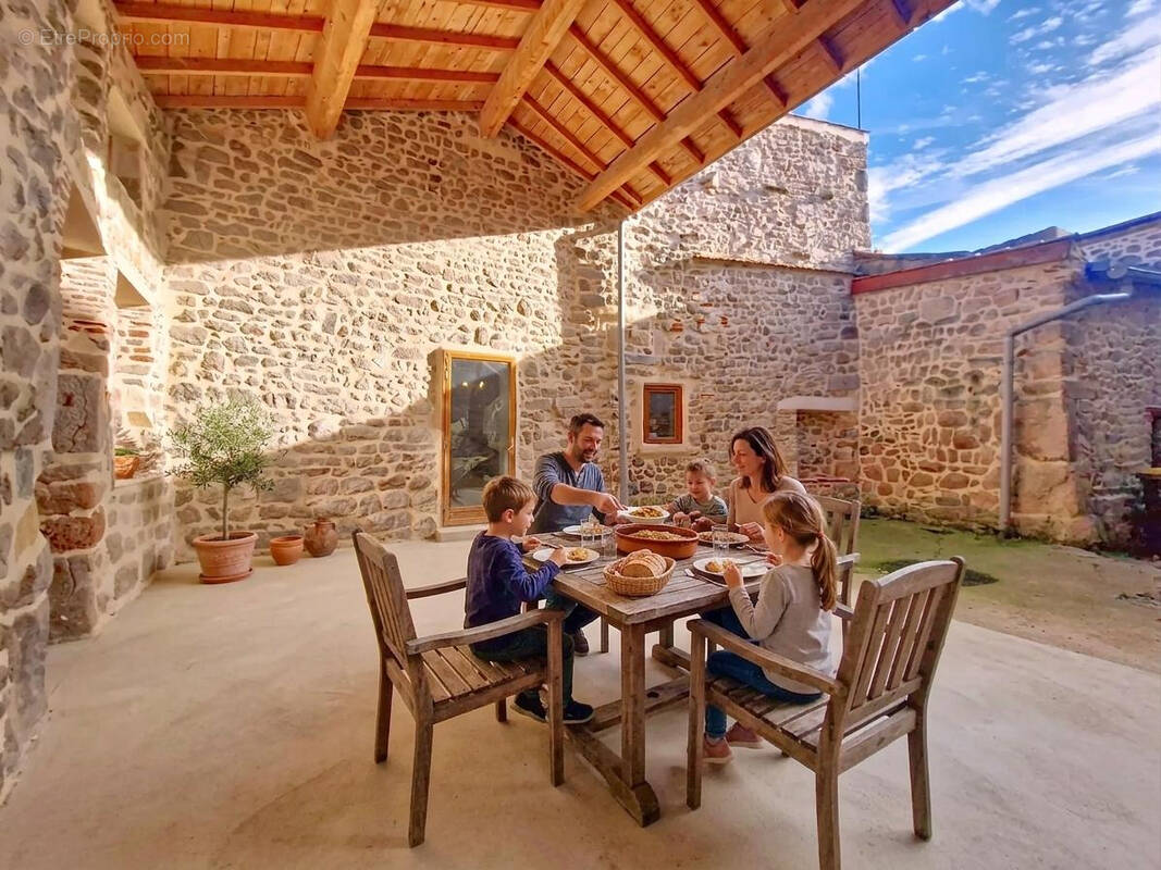 Maison à PERIGNEUX