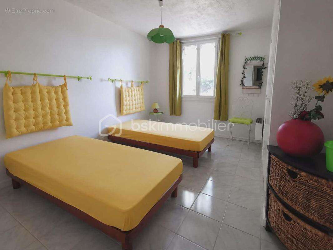 THOARD - propriété d'exception - deux villas de plain-pied (235m²) - terrain 5 264m² - piscine - garage - photo 18