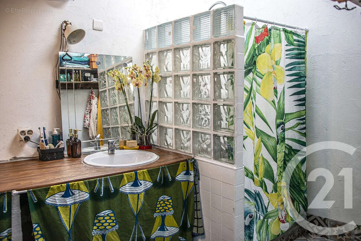 Appartement à MARSEILLE-4E