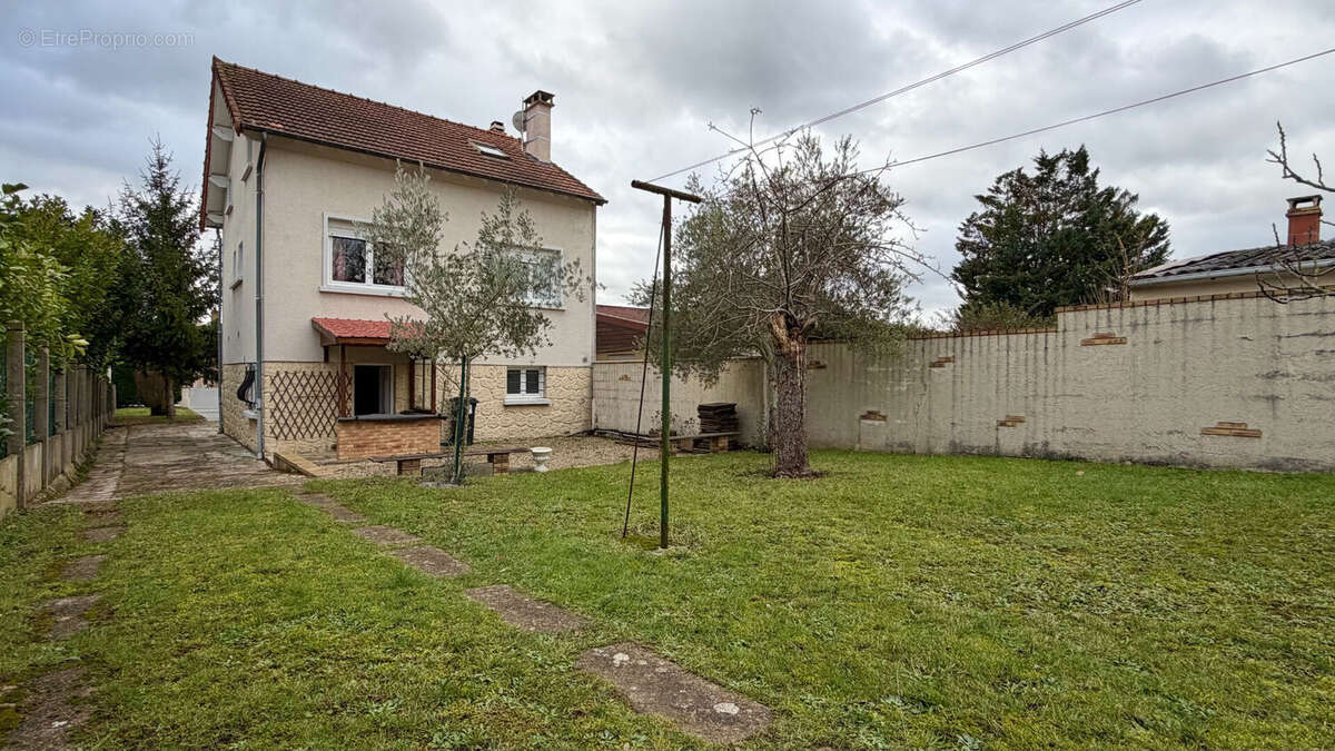 Maison à SAINTRY-SUR-SEINE