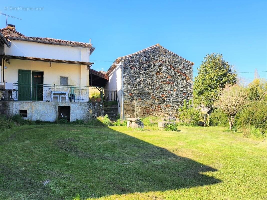Maison à CUZORN