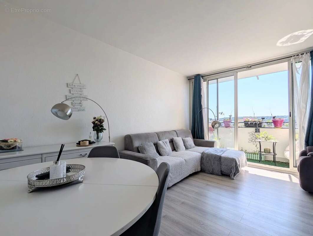 Appartement à LES CLAYES-SOUS-BOIS