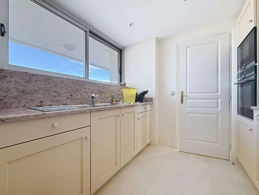 Appartement à VILLENEUVE-LOUBET