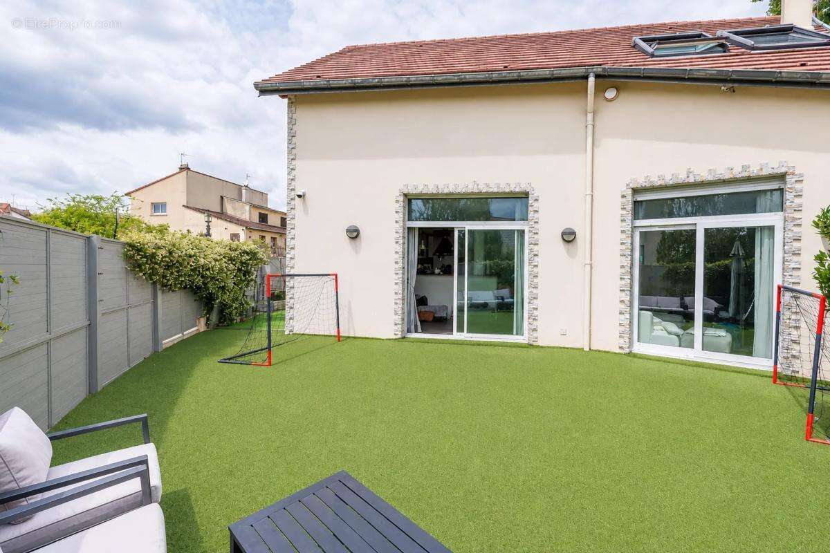 Maison à LE PLESSIS-ROBINSON