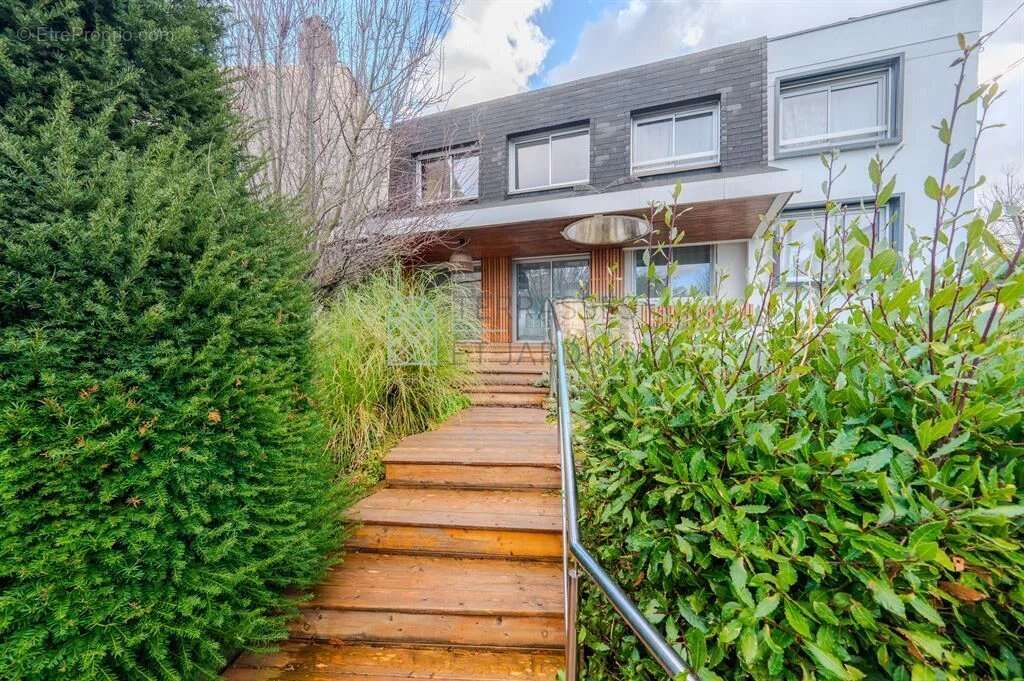 Maison à L'HAY-LES-ROSES