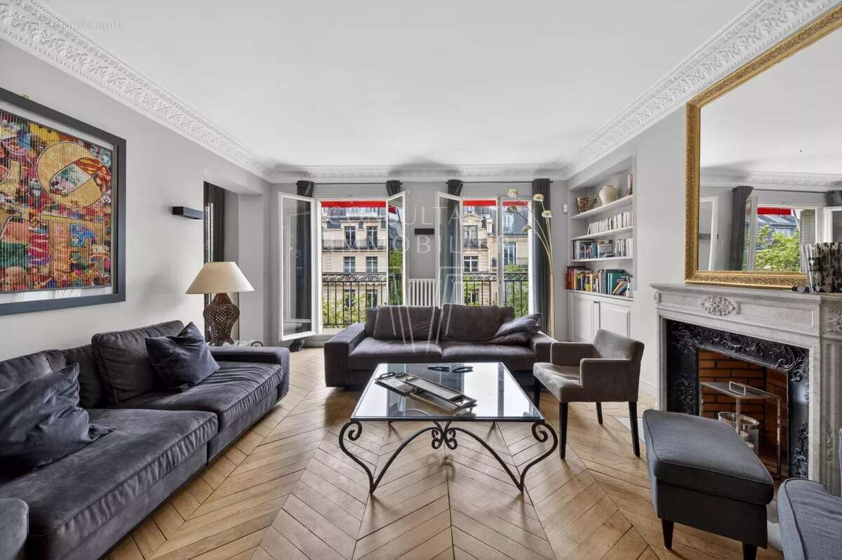 Appartement à PARIS-17E